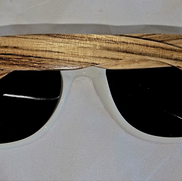 American Flag Frame Zebra Wood Polarized Sunglasses - Picture 4 of 9